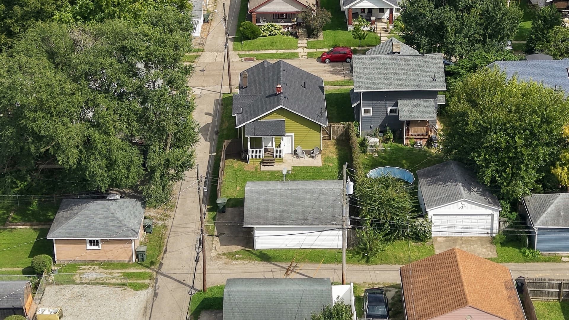 Houses and garages along a Dayton street from above